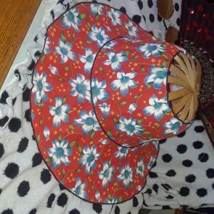 SUN HAT THAT FOLDS INTO A FAN